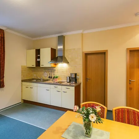 Gaestehaus Am Kurpark Apartment *