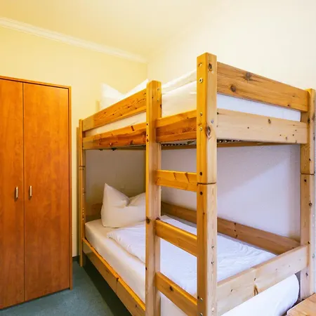 Апартаменты Gaestehaus Am Kurpark